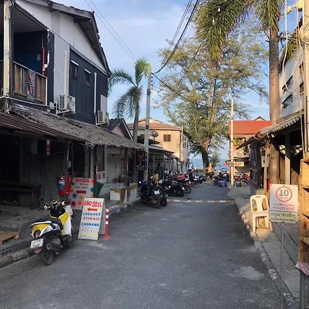 Phoenix'S Cafe And Hostel